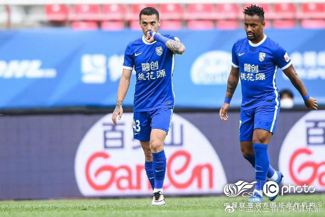 媒体指出，尽管莱万的经纪人声称球员会留队，但他无法透露更多的内容，而转会谈判其实已经开始。